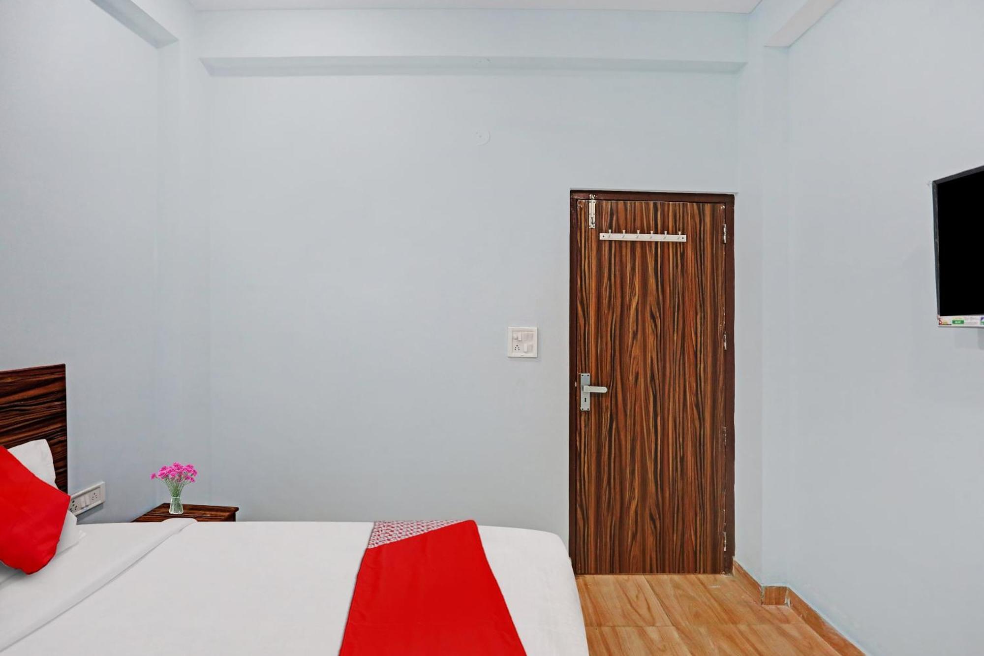 Hotel O Surya Gold Guest House Najafgarh Екстериор снимка