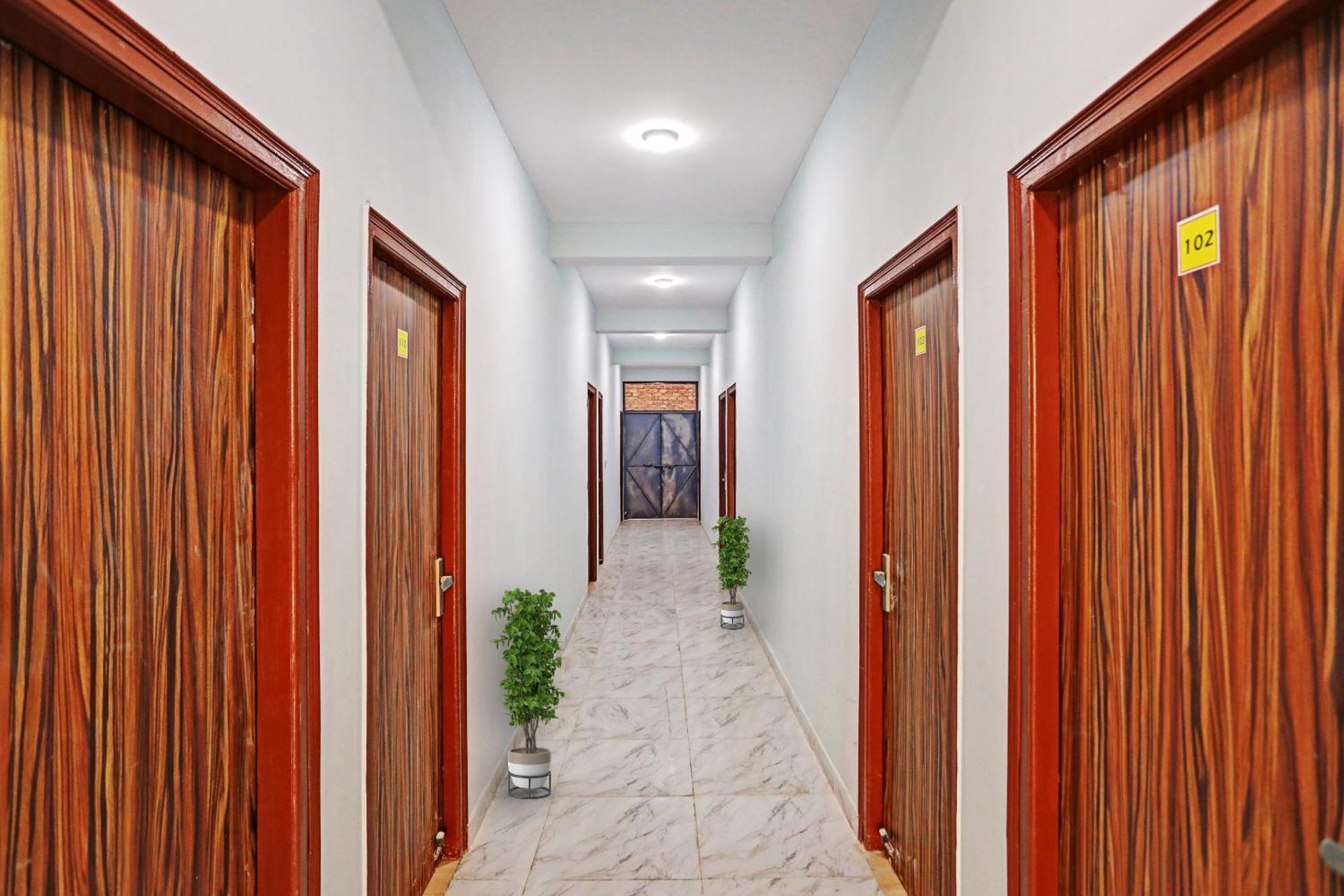 Hotel O Surya Gold Guest House Najafgarh Екстериор снимка