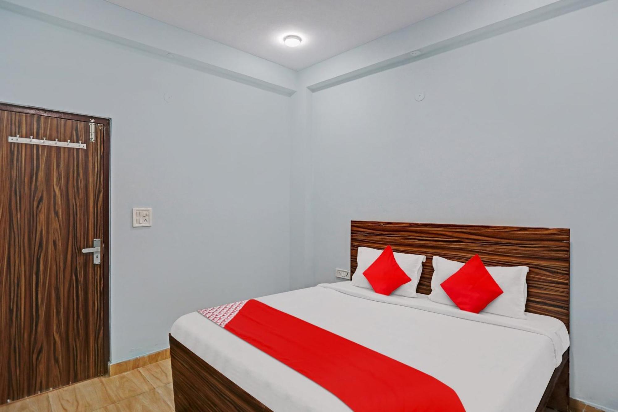 Hotel O Surya Gold Guest House Najafgarh Екстериор снимка
