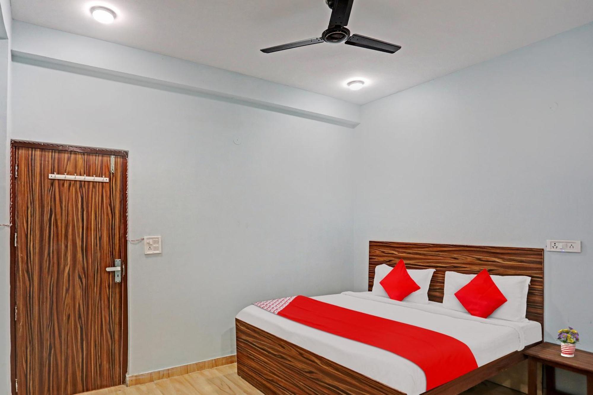 Hotel O Surya Gold Guest House Najafgarh Екстериор снимка