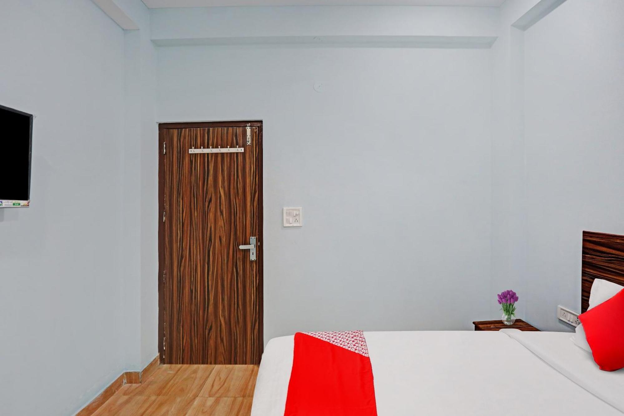 Hotel O Surya Gold Guest House Najafgarh Екстериор снимка