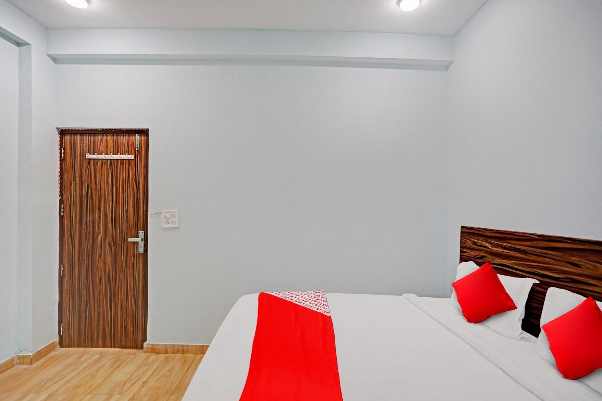 Hotel O Surya Gold Guest House Najafgarh Екстериор снимка