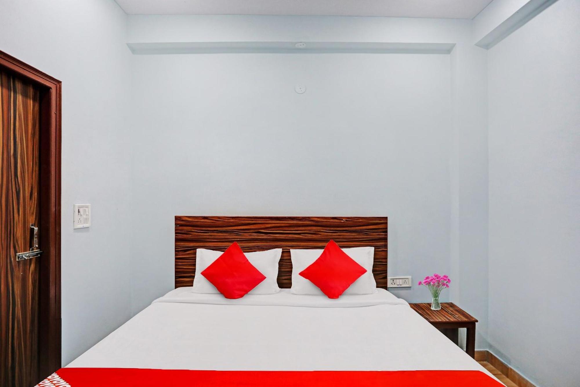 Hotel O Surya Gold Guest House Najafgarh Екстериор снимка