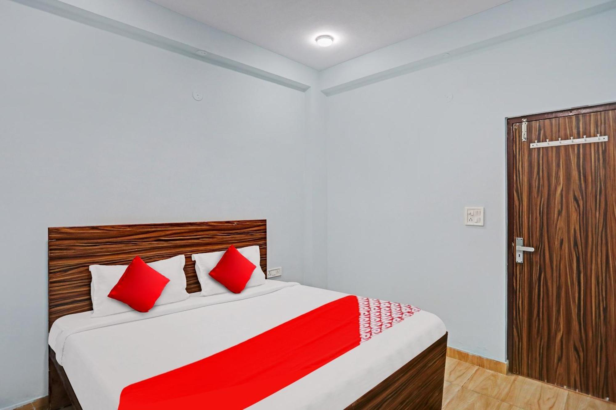 Hotel O Surya Gold Guest House Najafgarh Екстериор снимка